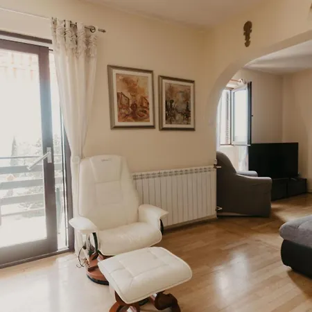 Bella Vista In Der Obersten Etage By Interhome Dramalj