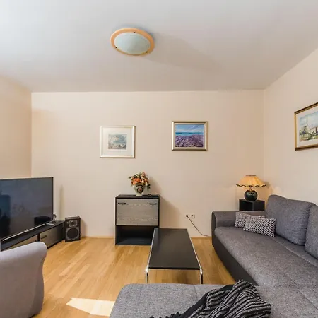 Bella Vista In Der Obersten Etage By Interhome *