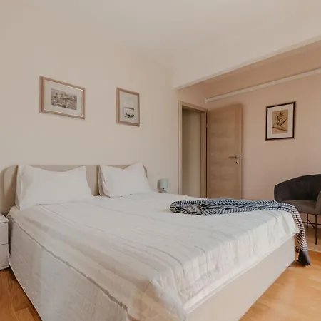 Bella Vista In Der Obersten Etage By Interhome