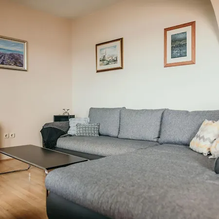 Bella Vista In Der Obersten Etage By Interhome