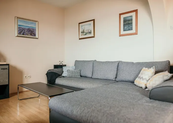 Bella Vista In Der Obersten Etage By Interhome