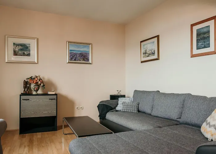 Apartment Bella Vista In Der Obersten Etage By Interhome *