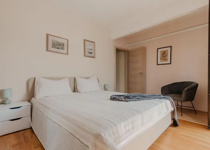 Bella Vista In Der Obersten Etage By Interhome