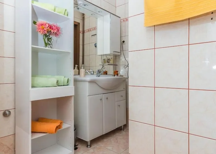 Bella Vista In Der Obersten Etage By Interhome * Dramalj